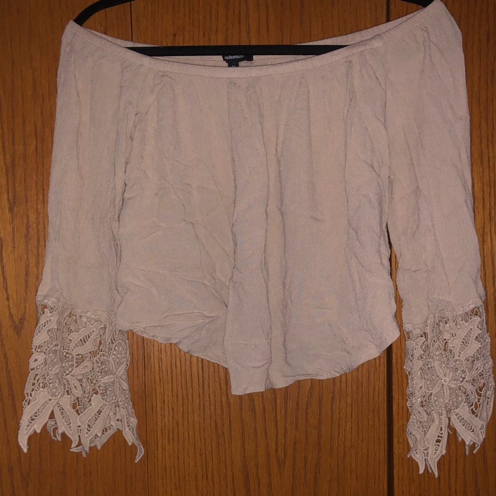 Medium Ambiance cream-colored off the shoulder top